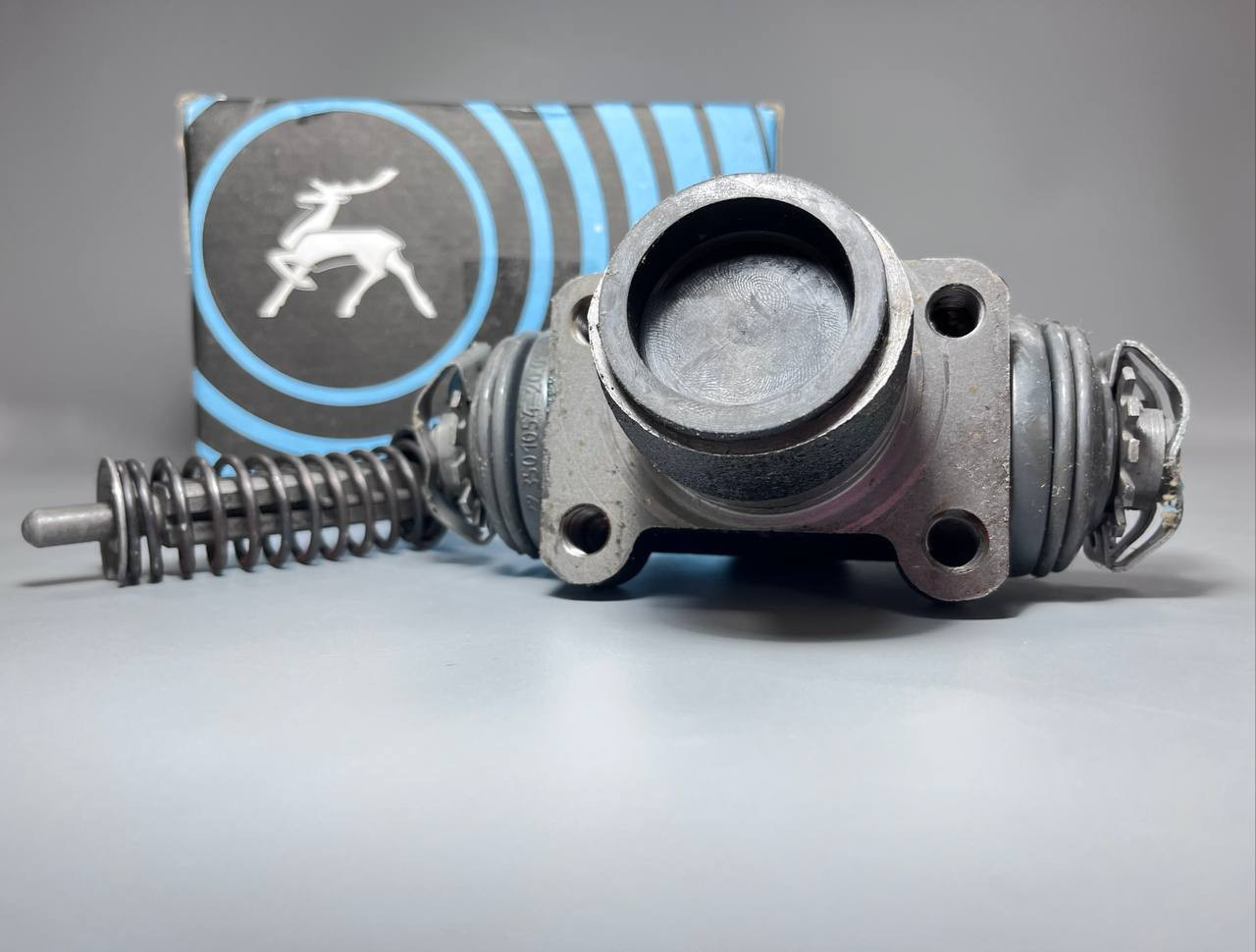 photo_5278391846625283192_y